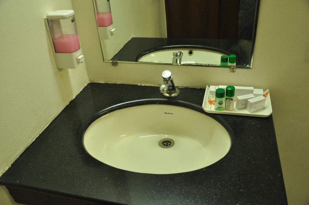 Hotel Jabali Palace Jabalpur Bagian luar foto