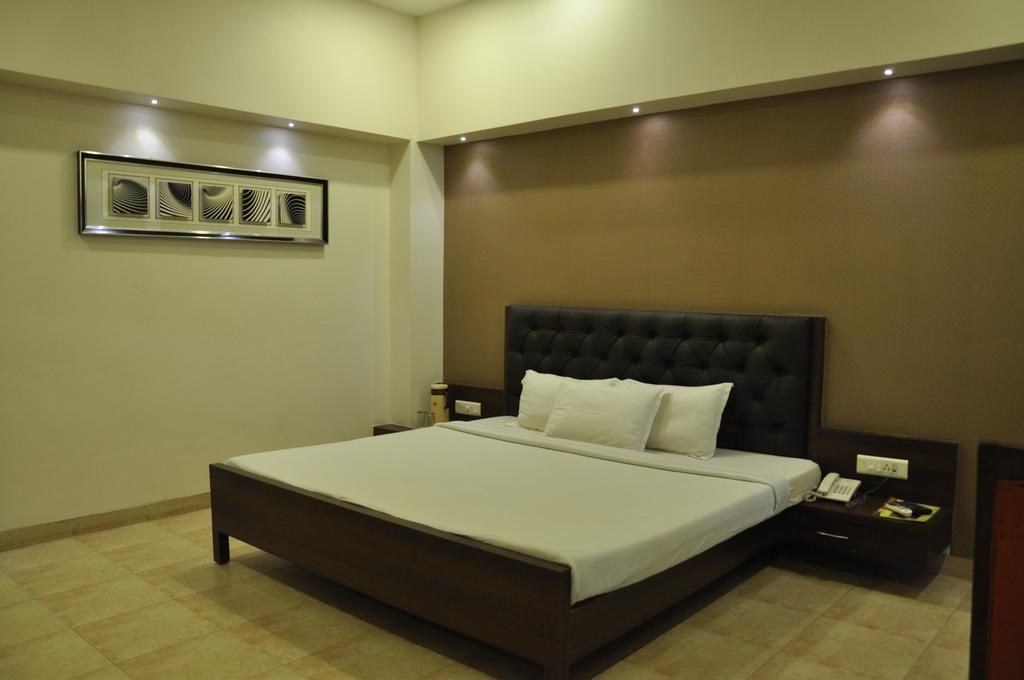 Hotel Jabali Palace Jabalpur Bagian luar foto