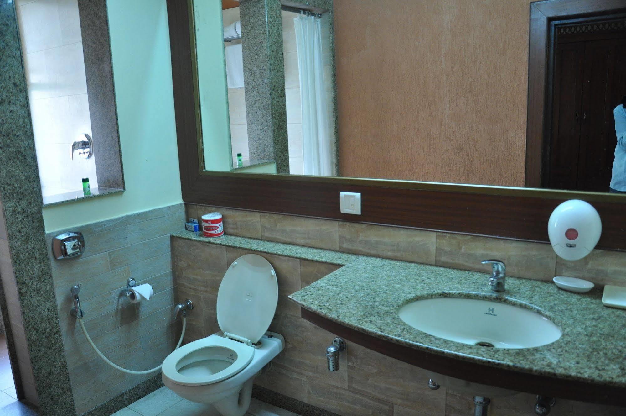 Hotel Jabali Palace Jabalpur Bagian luar foto