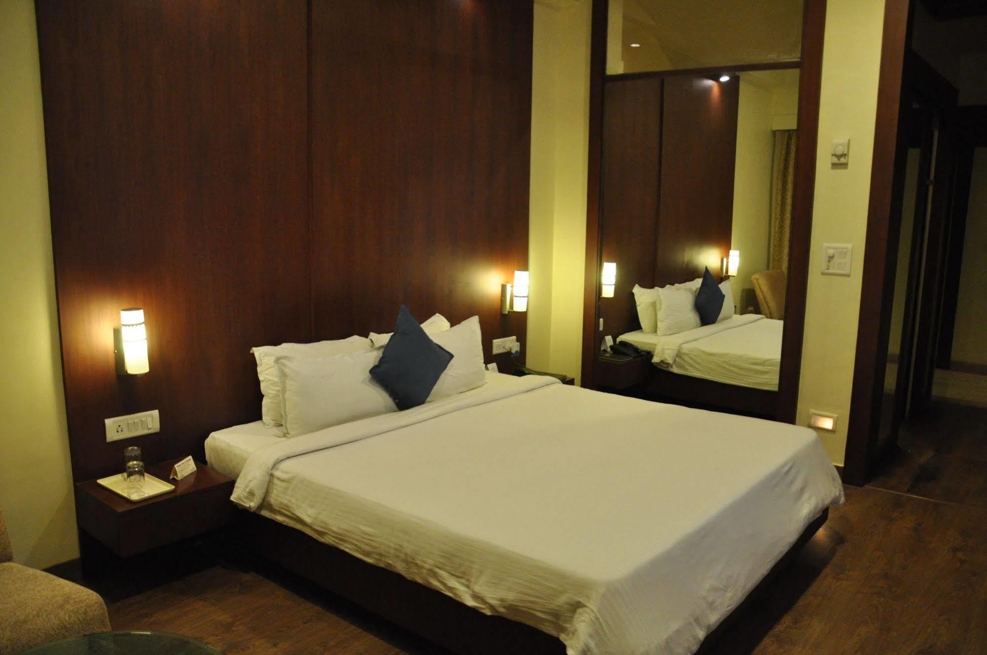 Hotel Jabali Palace Jabalpur Bagian luar foto