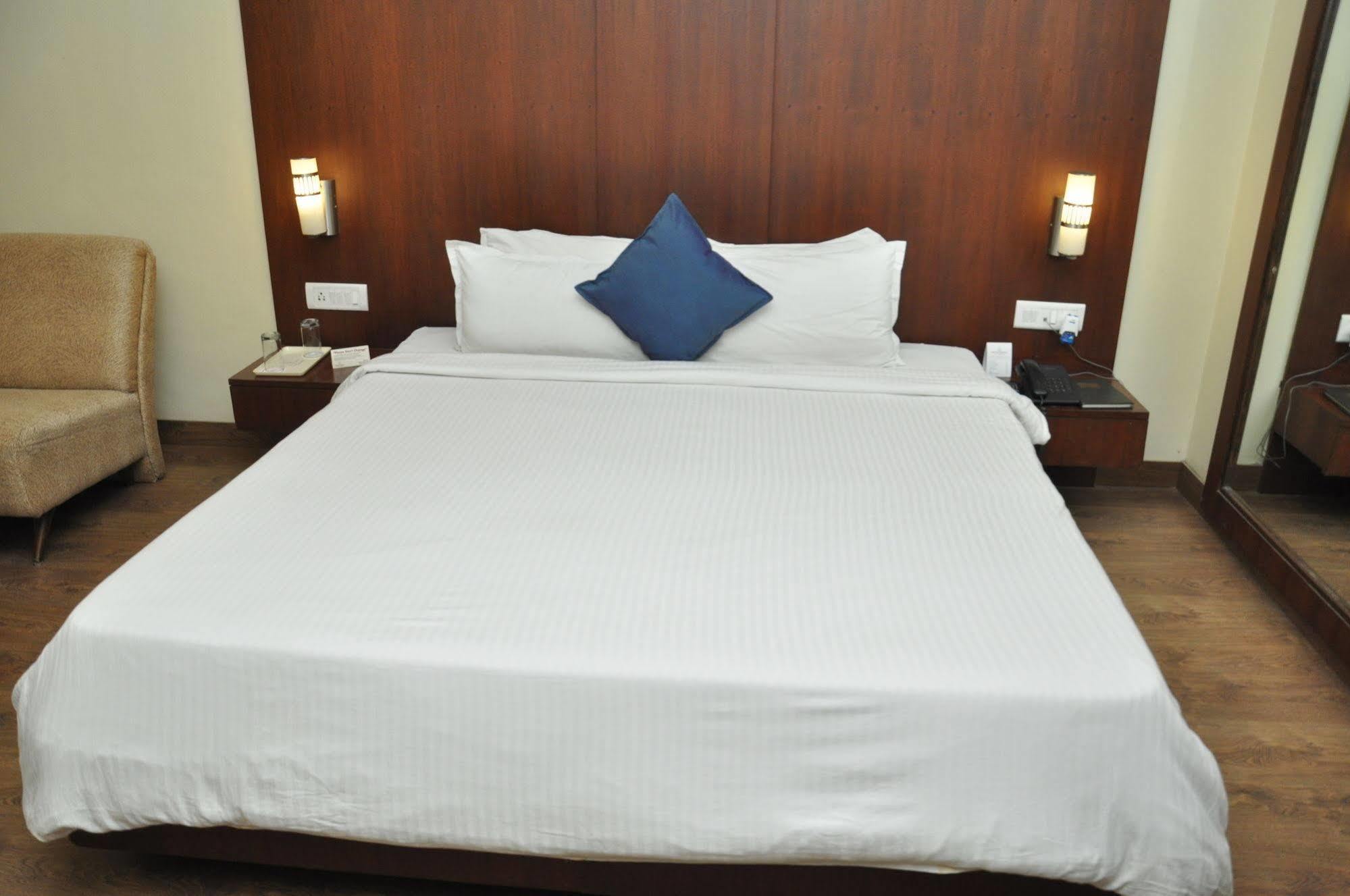 Hotel Jabali Palace Jabalpur Bagian luar foto