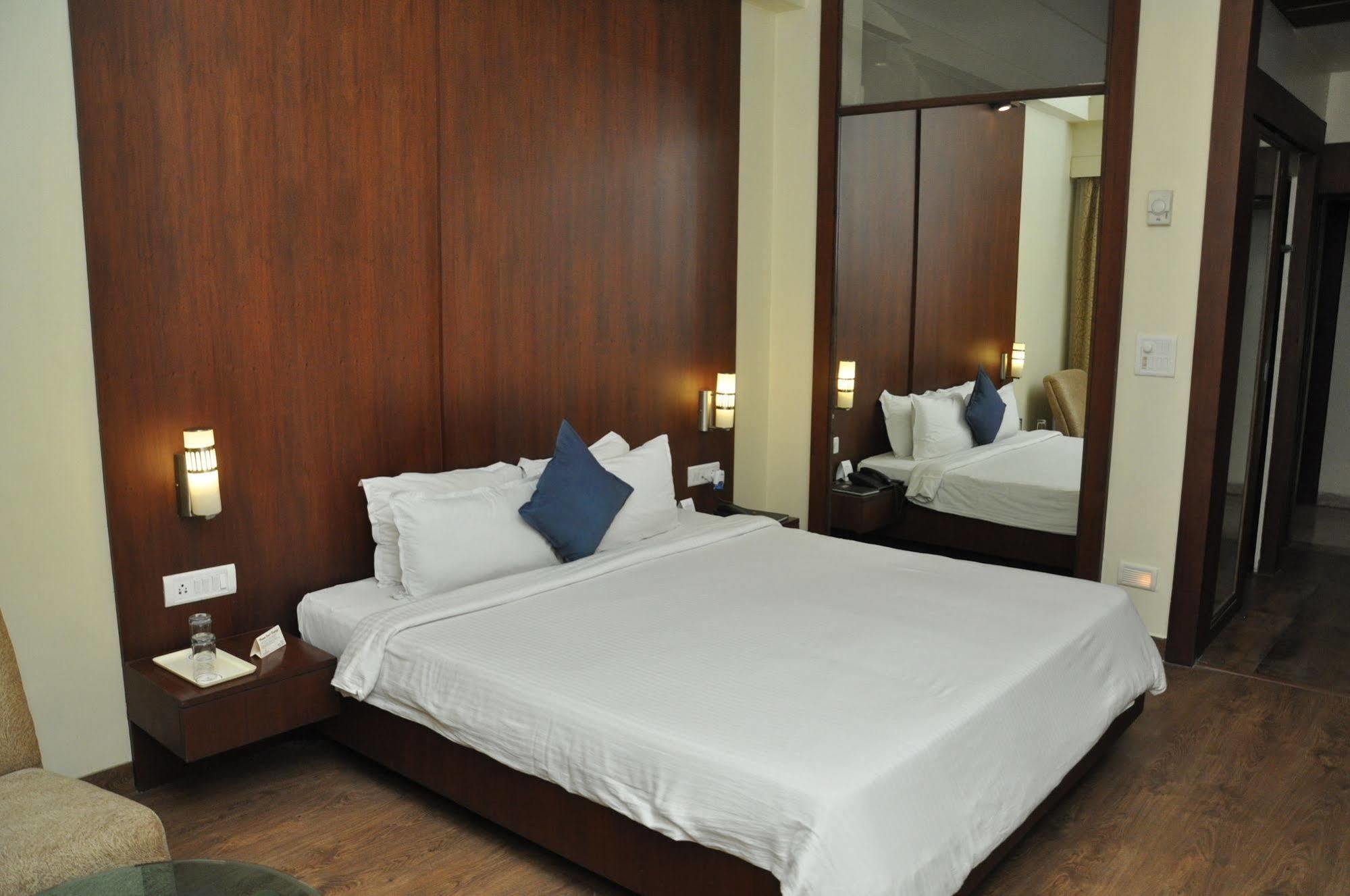 Hotel Jabali Palace Jabalpur Bagian luar foto