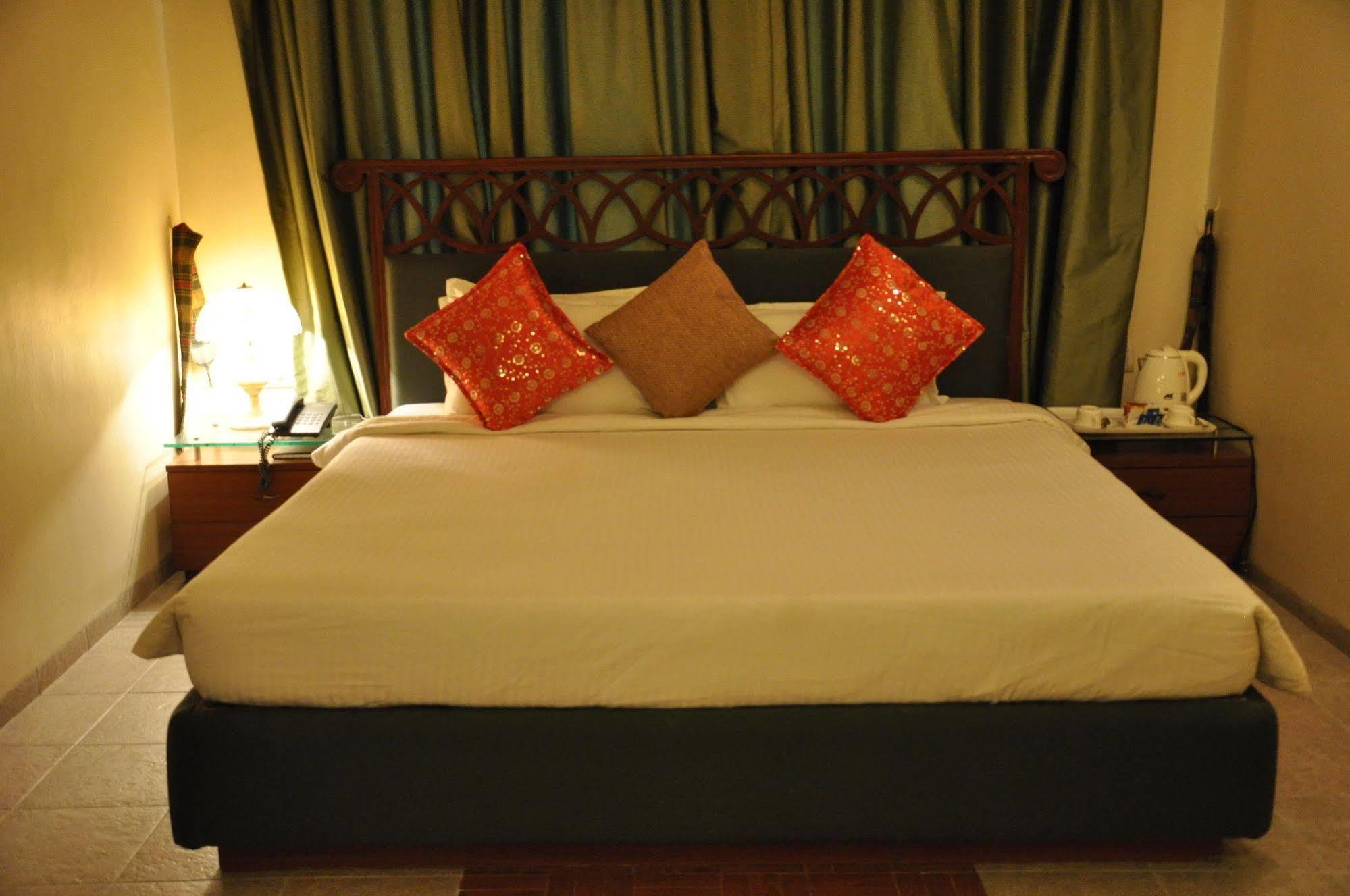 Hotel Jabali Palace Jabalpur Bagian luar foto