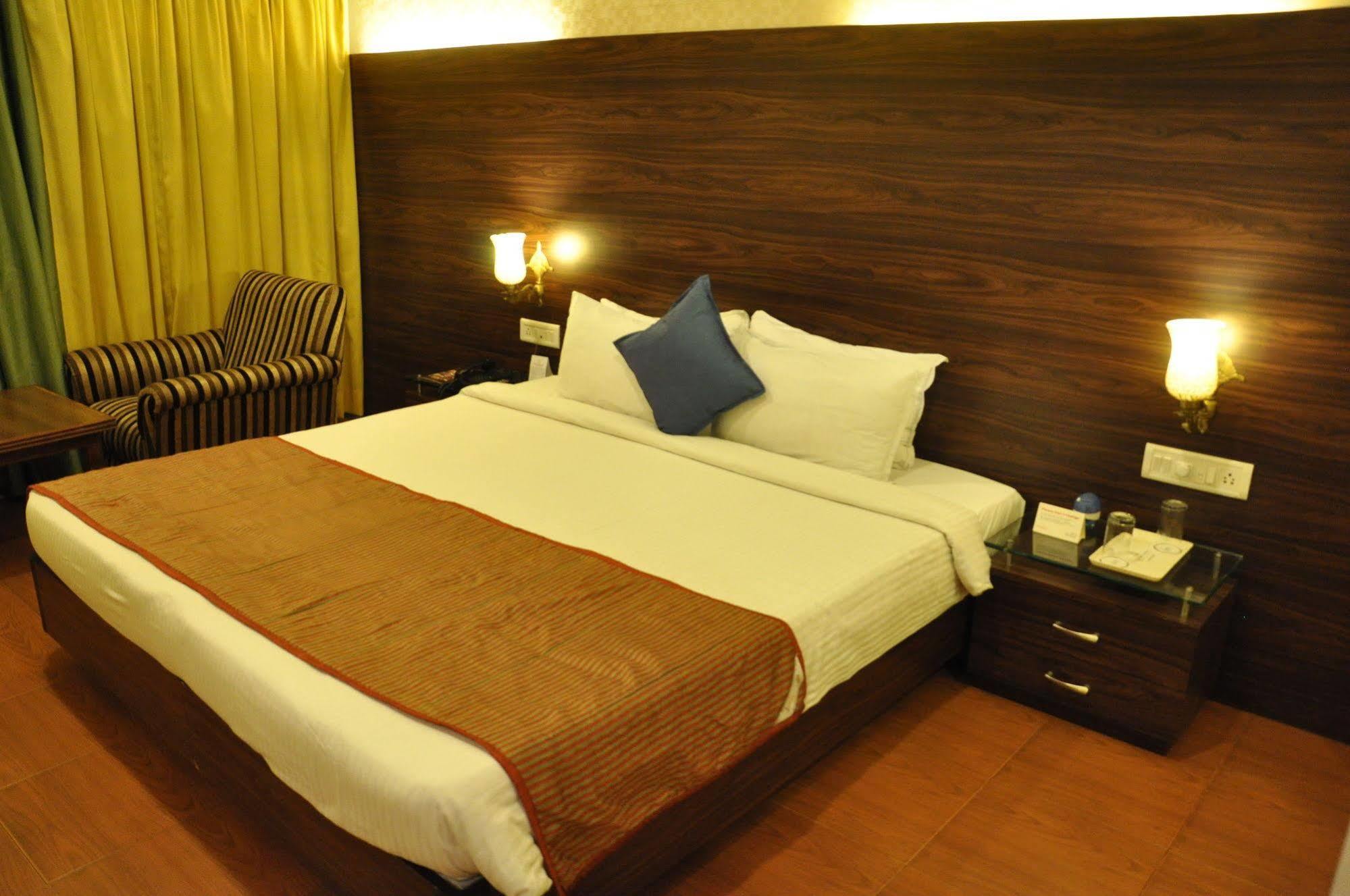 Hotel Jabali Palace Jabalpur Bagian luar foto