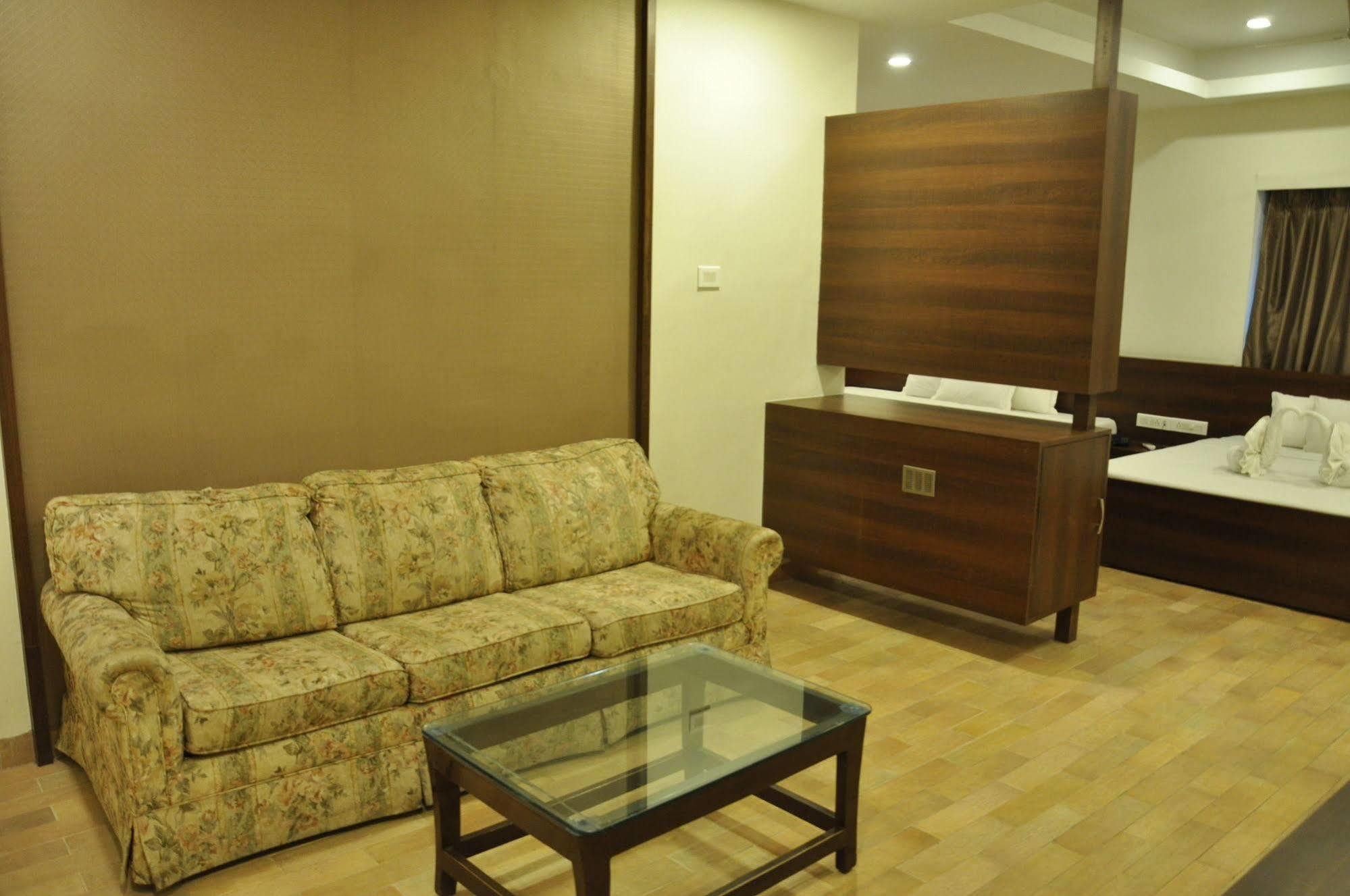 Hotel Jabali Palace Jabalpur Bagian luar foto